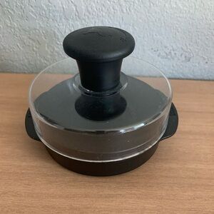 Weber grill burger press makes 1/4 lb or 1/2lb burgers